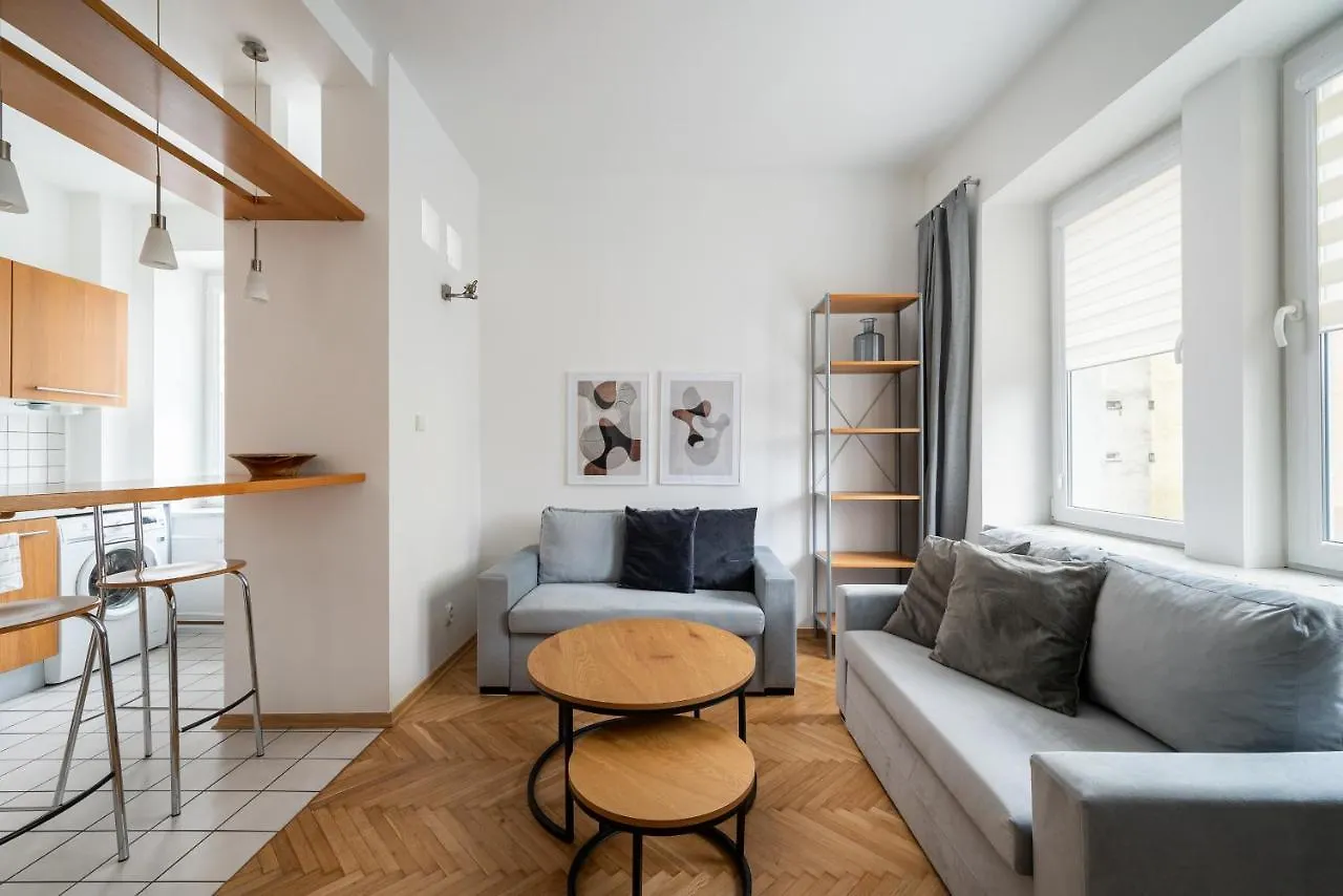 Metro Raclawicka Standard Apartment ワルシャワ