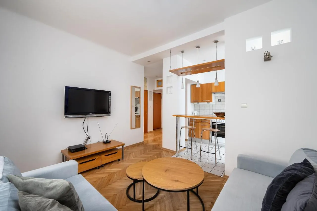 Metro Raclawicka Standard Apartment ワルシャワ