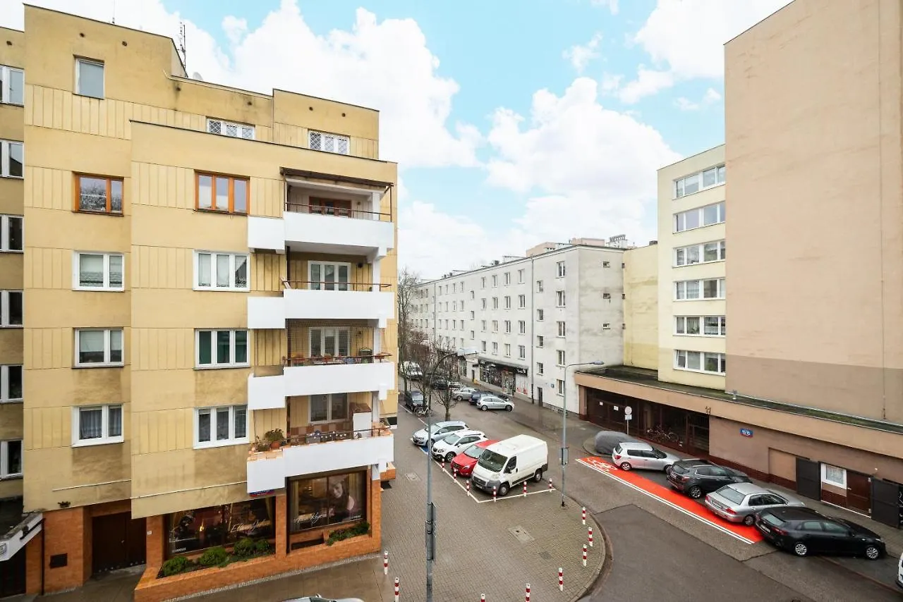 Metro Raclawicka Standard Apartment ワルシャワ